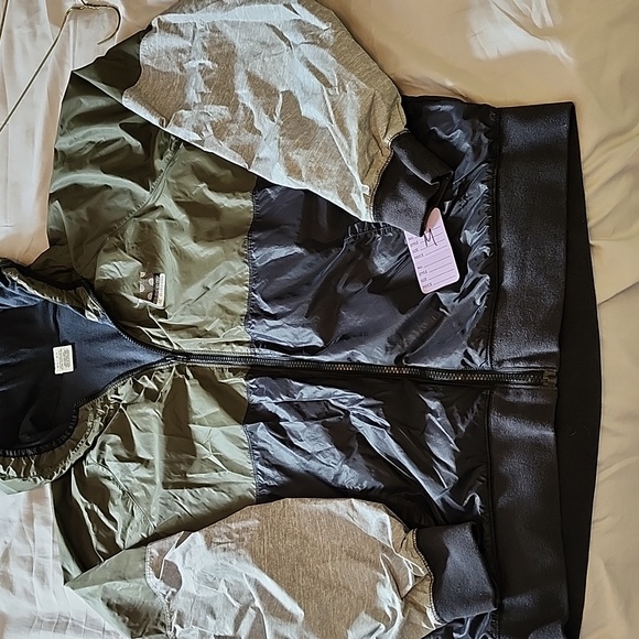 Women's Victoria's Secret Pink Size M-L Camo Lined Waterproof Jacket - Picture 5 of 8